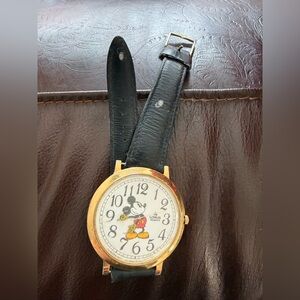 Lorus Disney V501-0A20 Mickey Mouse Watch Quartz 44mm Rotating Arms